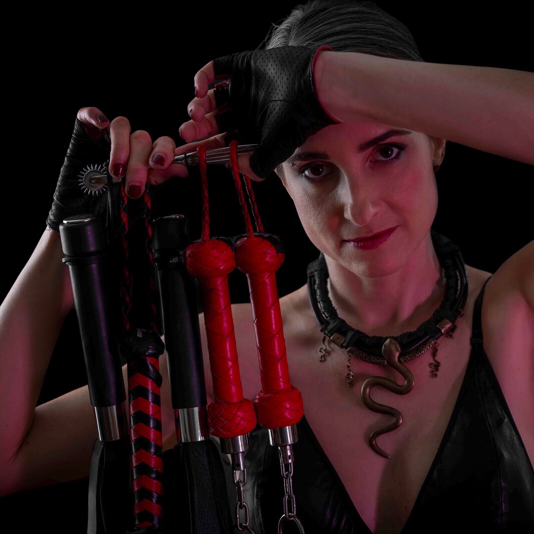 05Hekate_Nadelrad_und_Flogger.jog