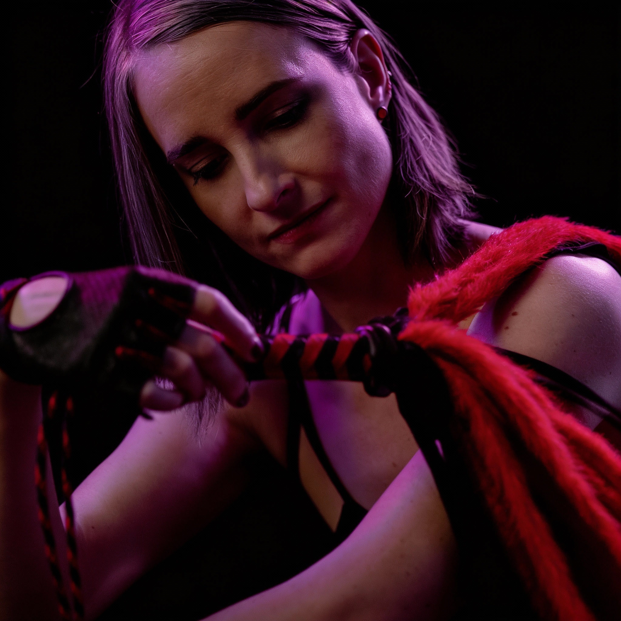25Hekate_roter_Flogger