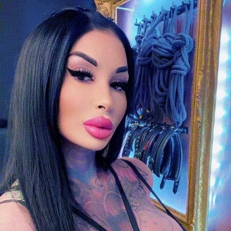 00Dirty-Snowwithe_im_Gold-Raum